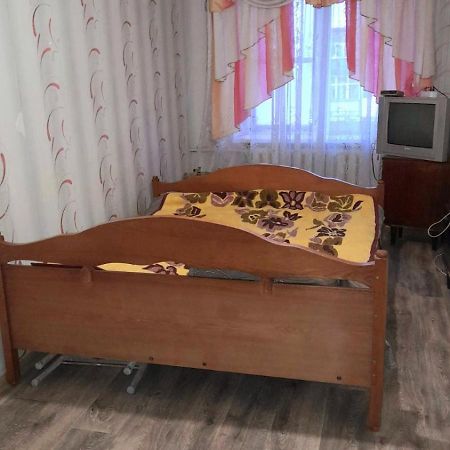 Two-Bedroom Apartment Pokrovskaya, 48 Izyum Bagian luar foto